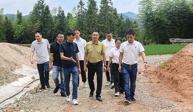 迈贝特深入永春县曲斗村，开展党建村企联建